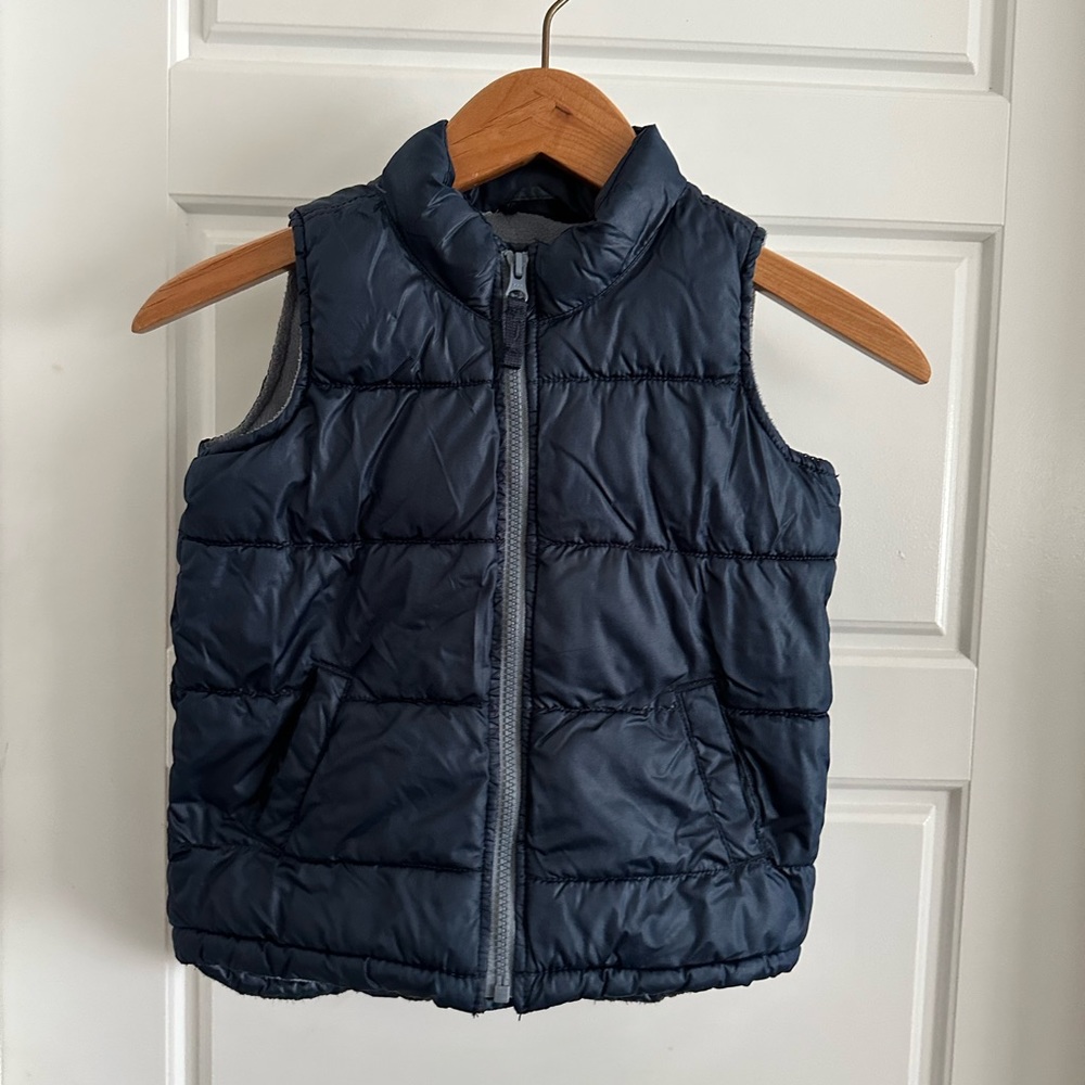 Old Navy Puffer Vest Boys size 5T in Navy Blue